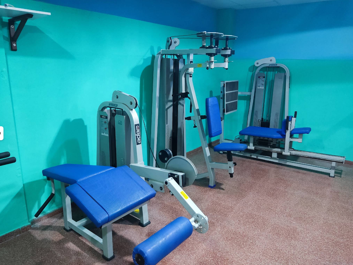 Maquinaria de musculación guiada